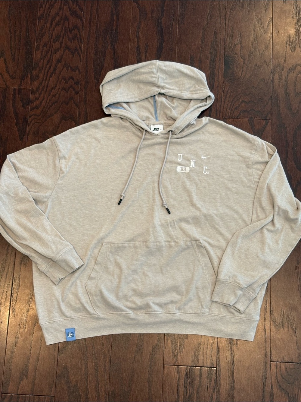 Nike UNC Tar Heels Women’s Pullover Hoodie Beige Embroidered Logo Sweatshirt XL